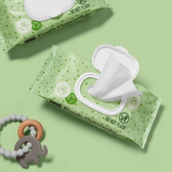New Up & Up Fresh Cucumber Scented Baby Wipes (E3) - Picture 3 of 4